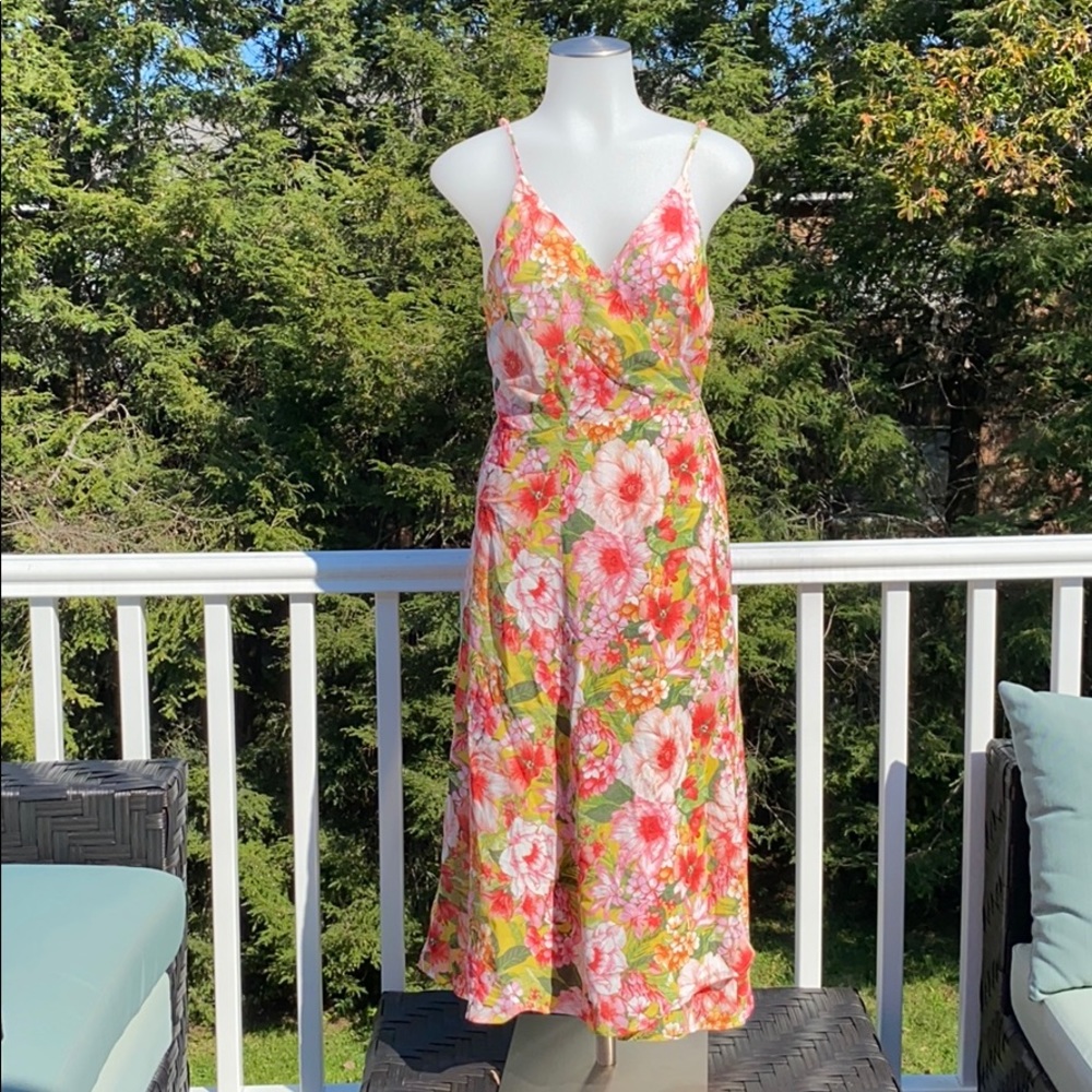 Forever 21 Knee-Length Floral Wrap Dress size S